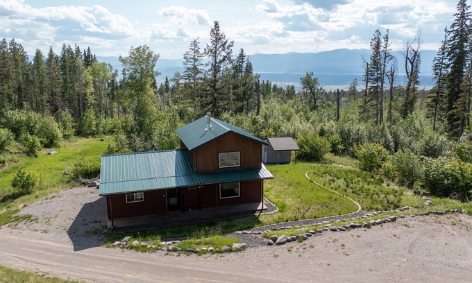 Eureka Casa | Colter Ridge, Two Bedroom Two Bathroom Cozy Cabin, Valley Views, Aveda Products