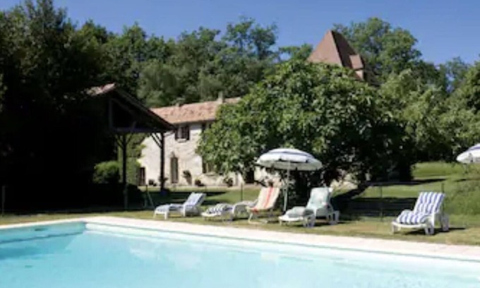 St-Pardoux-et-Vielvic Casa | Coly de bessède.peace and quiet in the heart of nature, swimming pool, air-conditioned rooms.