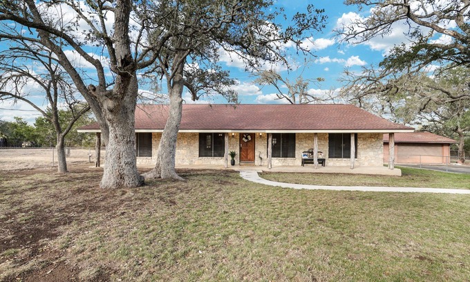 Bulverde Casa | Comal Cabin - A Birdy Vacation Rental