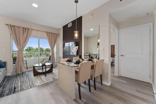 Florida Center Apartamento | Combined Studios 2 Kitchens Sleeps 6