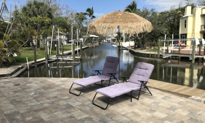Mid Island Apartamento | ¡Ven y disfruta de la playa, la piscina y el canal!