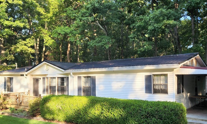 Buchanan Casa | Come and relax and watch wild life from the back porch, just half mile from the