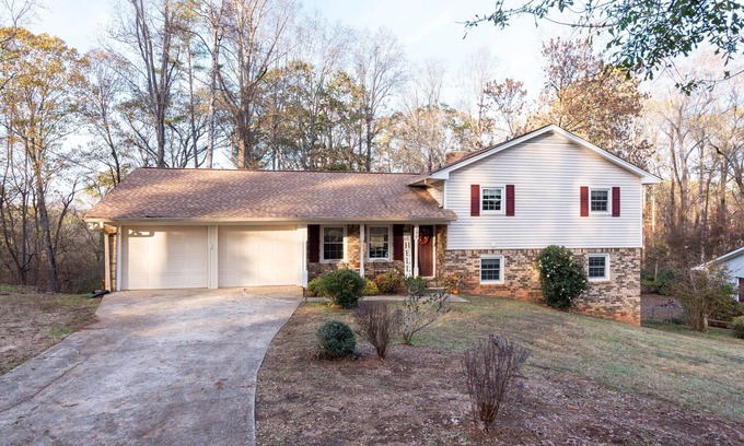 Athens Casa | Come Back to Nature - 15 min. Drive, or 7 Miles, to UGA!