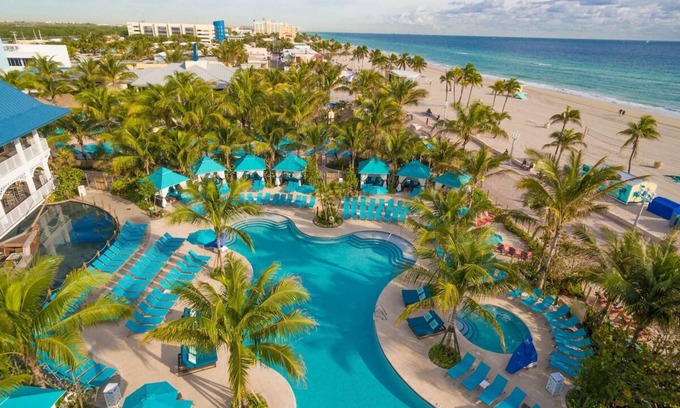 Hollywood Hotel | Come Create Memories w/ Fun-filled Adventures at this Paradise! 3 Units, Pool!