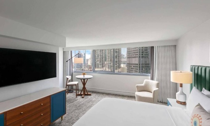 Downtown Chicago Hotel | Come Create Memories w/ Fun-filled Adventures at this Paradise! 3 Relaxing Units