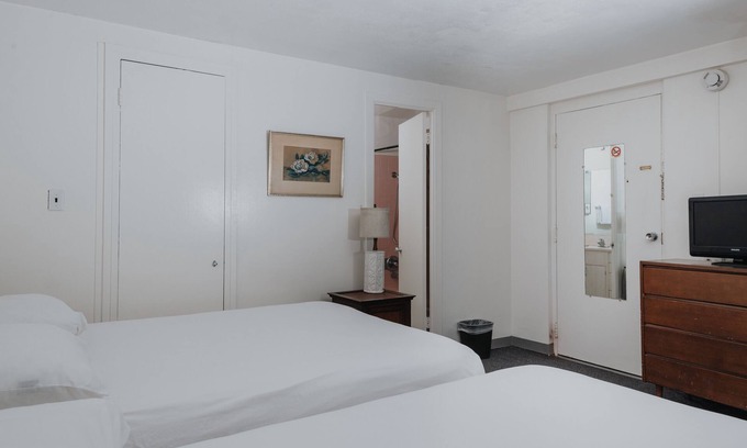 Honolulu Hotel | Come Create Memories w/ Fun-filled Adventures at this Paradise! Onsite Pool!