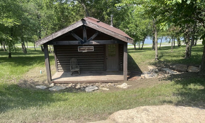 Gallatin Cabina | Come enjoy nature in our luxury studio cabins in Gallatin Missouri