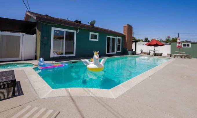 El Cajon Casa | Come enjoy the pool in sunny San Diego!!!