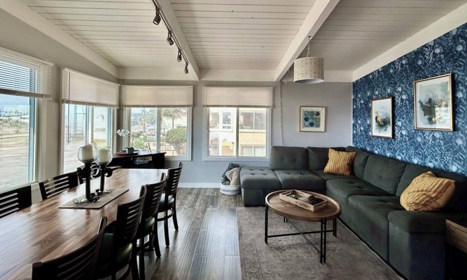 Silver Strand Condominio | Come enjoy the sunset at this Harbor view townhouse! Parking, Beach Gear +Dog!