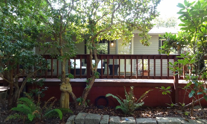 West Hills Casa | Venga a disfrutar de nuestra divertida casa estilo bungalow con hermosas vistas al agua