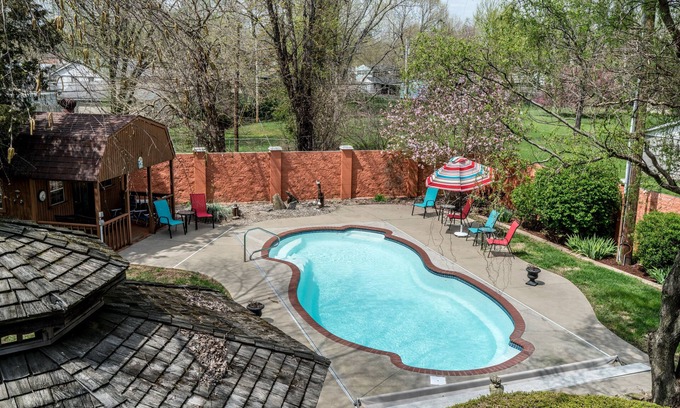 Jeffersonville Casa | Utica Estate ~ ¡La piscina está abierta! Ven a relajarte