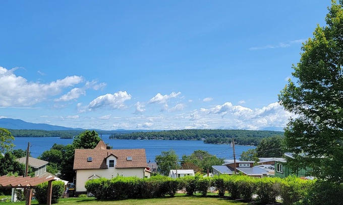 Weirs Beach Condominio | Come for the View-Stay for the Fun-Lake Winnipesaukee - Late Check-out Sundays