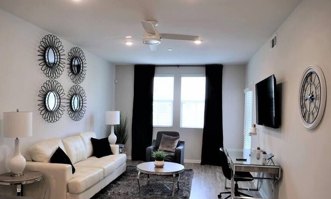 Arlington South Apartamento | Come get some California Love