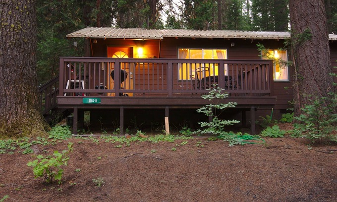 Fish Camp Cabina | ¡Ven a casa a Little Pine Cabin en Yosemite Forest Lodge!
