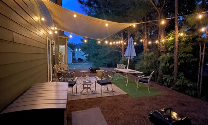 Cliftondale Casa | Come relax and enjoy this peaceful home away from home. Our guests are priority.