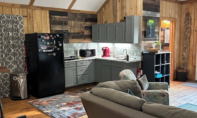 Fairhope Otro | Come relax and rest in our updated Barn loft!