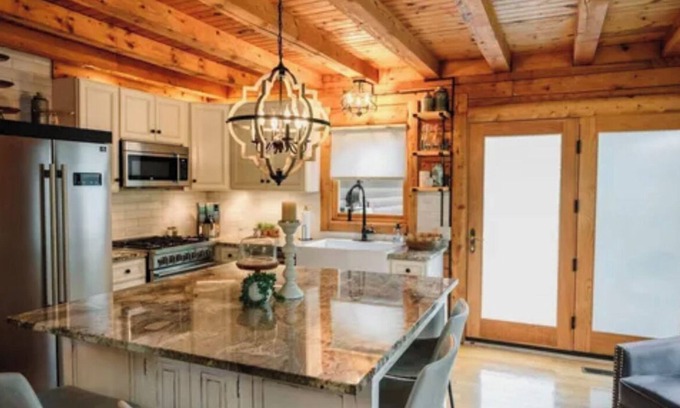 Brighton Cabaña | Come relax at our cozy waterfront cottage in charming Brighton, U-M Ski Legacy