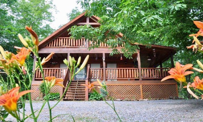 Sevierville Cabina | ¡Venga a relajarse en nuestra acogedora cabaña, privada pero conveniente!