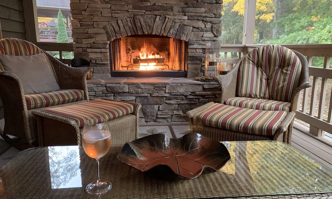 Cullowhee Casa | Come Relax in the Mountains! Screen Porch, Fireplaces, Views, Hikes & Waterfalls