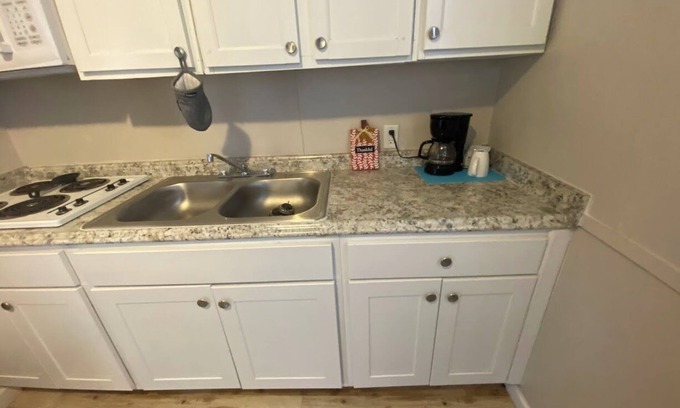 Cleveland Apartamento | Come relax with nature in one of our studio cabins!