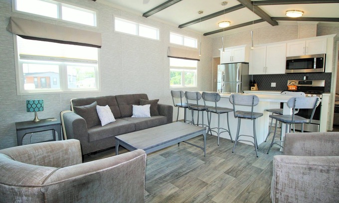 Sherkston Cabaña | Come see - You'll Love It! QMD220