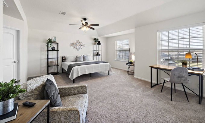 Baytown Casa | Come stay a while 3 bedroom WiFi Smart TV in every room Covered Patio Fire Pit Q