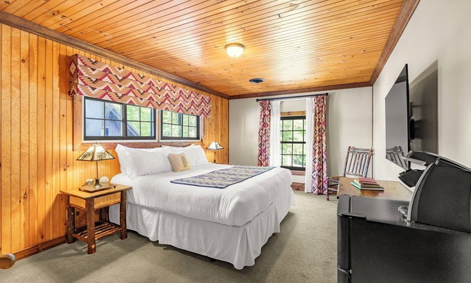 Old Forge Condominio | Come stay at Great Pines for amazing views!