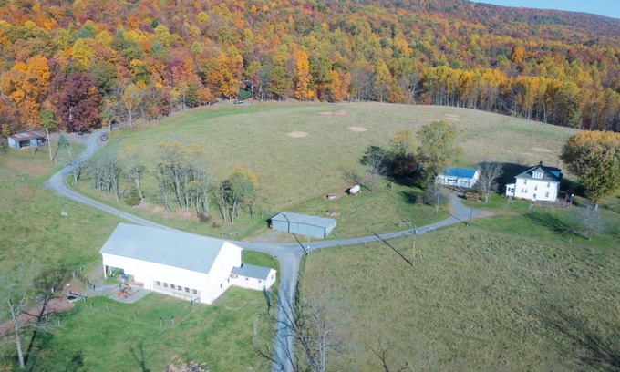 Harrisonville Otro | Come to my home Farmhouse. 4 bedrooms, WiFi, AC in McConnellsburg, Pa.