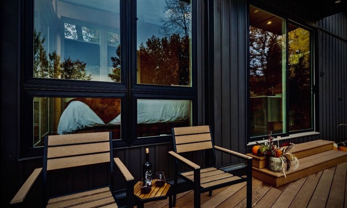 La Crosse Cabina | Come unwind with us at Kindred Tiny House.