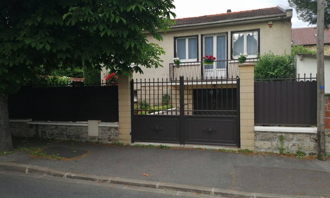 Conflans-Sainte-Honorine Casa | Comfortable private floor in a house