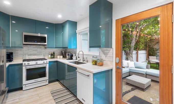 West Los Angeles Casa | Comfort and Convenience in Brentwood 90049