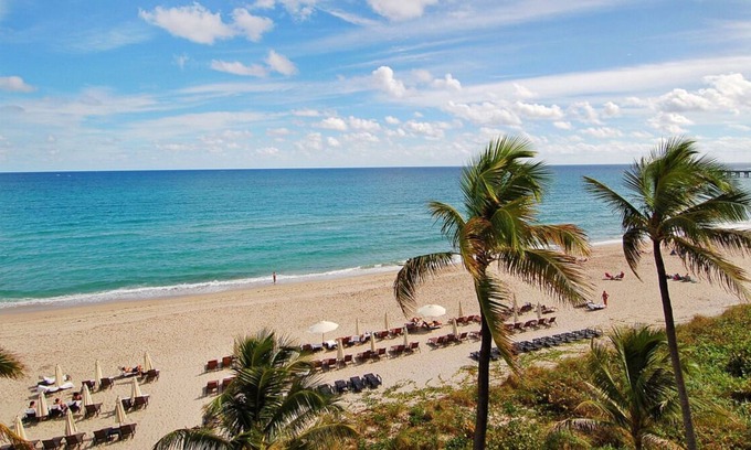 Palm Beach Casa | Comfort and Convenience! 3 Garden View Rooms | Private Beach Access + Pool
