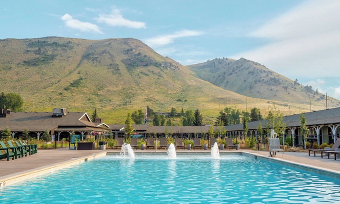 Jackson Hotel | Comfort and Convenience! 2 Comfortable Units, Onsite Pool, Free Parking