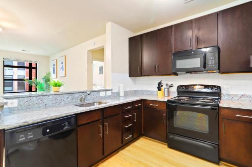 Arlington Apartamento | Comfort & Convenience in Trendy Crystal City Loft