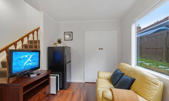 Auckland Casa | Comfort Cove 1BR with Parking, WI-FI and Netflix