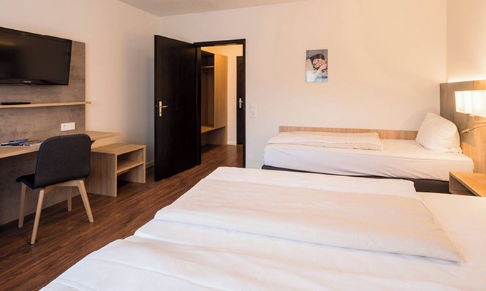 Loerrach Apartamento | Comfort family room with shower and WC