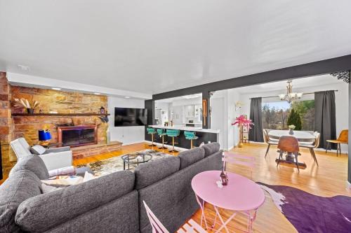 Coatesville Apartamento | Comfort, Fun, & Charming - 5BR Oasis with Pool