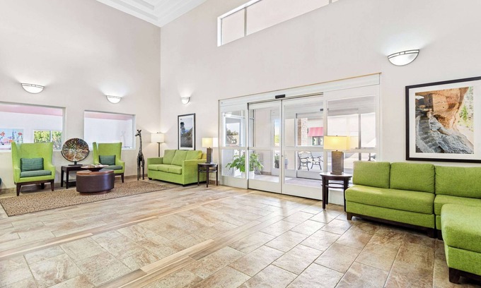 Truth or Consequences Hotel | Comfort Inn & Suites I-25 near Spaceport America