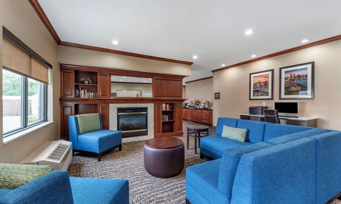 Otterbien Home Hotel | Comfort Inn & Suites Middletown - Franklin