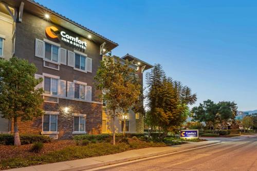 Guasti Hotel | Comfort Inn & Suites Near Ontario Airport