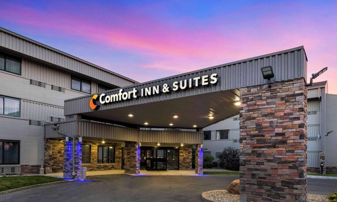 Indianapolis Hotel | Comfort Inn & Suites North at the Pyramids