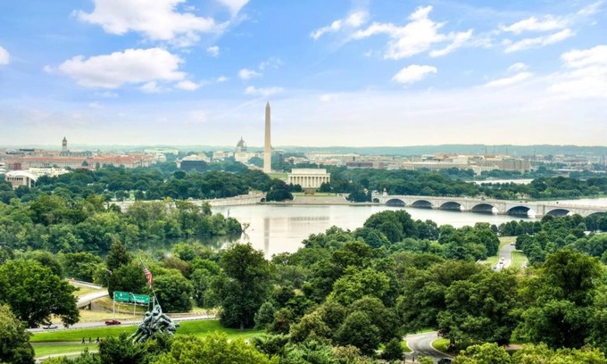 Radnor - Fort Myer Heights Casa | Comfort Meets Affordability at Red Lion Hotel Rosslyn Iwo Jima! Pets Allowed!