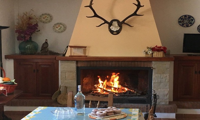 Cullar Vega Cabaña | Confort, rústico, paisajes, chimenea, barbacoa,piscina, a10minutos de la ciudad