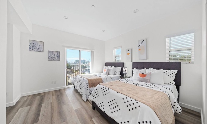 Rampart Village Casa | Comfort Suite Los Angeles