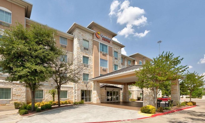 Central Arlington Hotel | Comfort Suites Arlington - Entertainment District