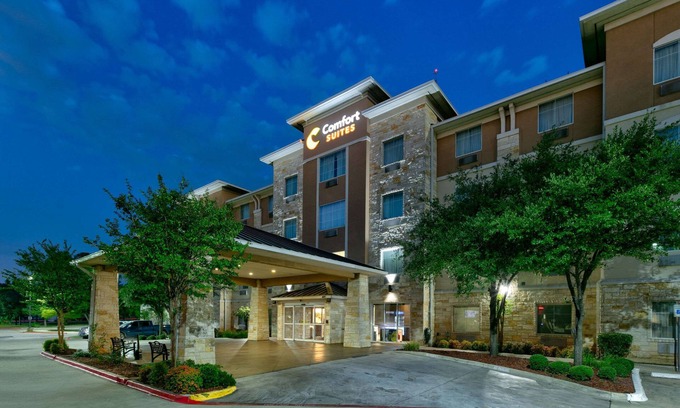 Central Arlington Hotel | Comfort Suites Arlington - Entertainment District