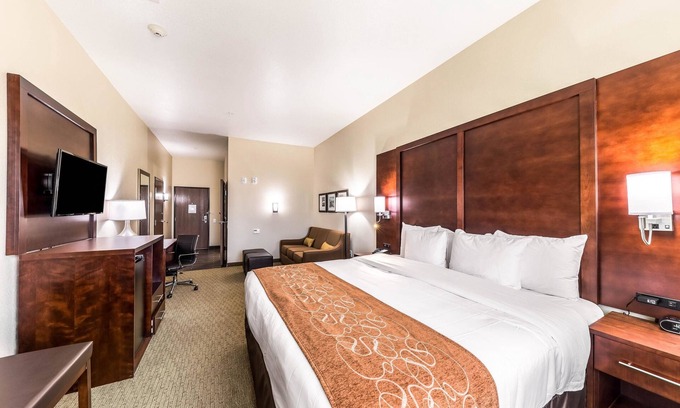 Grand Prairie Hotel | Comfort Suites Grand Prairie - Arlington North