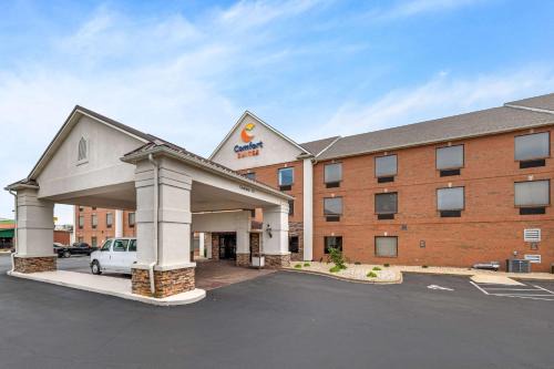 Buechel Hotel | Comfort Suites Louisville Airport