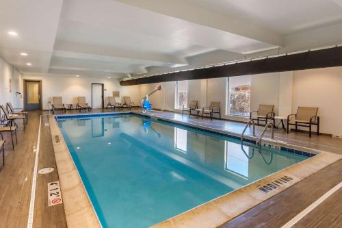 Sun Valley Hotel | Comfort Suites Near Denver Downtown