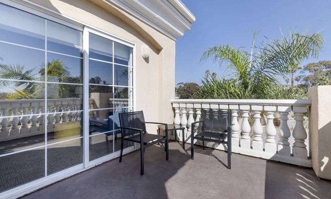 Townsite Hotel | Comfort Suites Oceanside Camp Pendleton Area